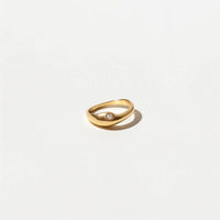 golden ring  with curve design and single dimond